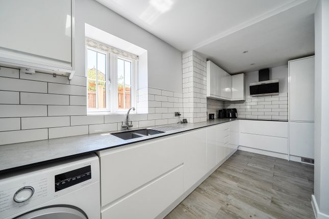 21, Wild Arum Way, Eastleigh photo 4
