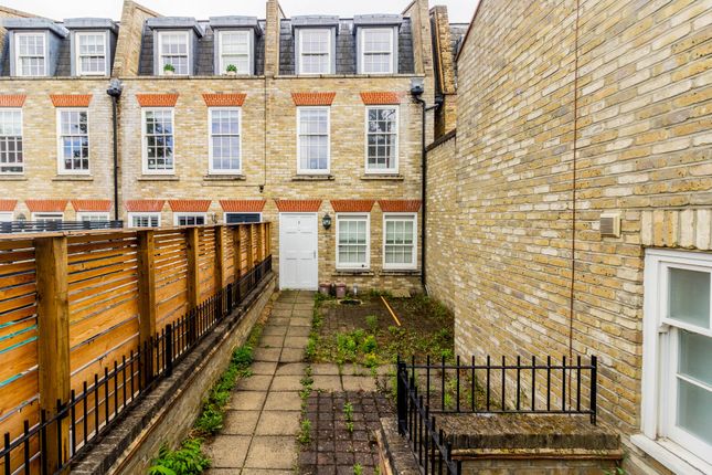 Semi-detached house to rent in Montague Mews, London