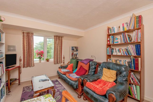 Flat for sale in Rosemary Lane, Horley