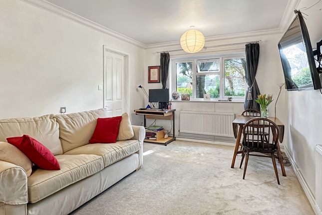 8, Walkling Way, Milton photo 2
