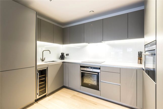 Apartment 33, Roman House, Wood Street, London photo 4