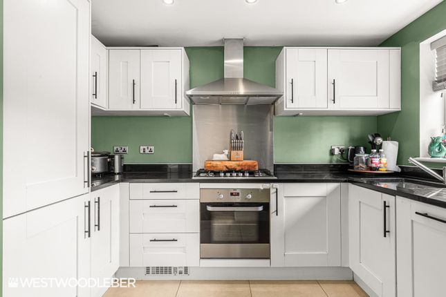 23, Brice Gardens, Buntingford photo 2