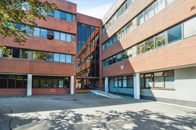 1-bed flat on Flat C, Kingfisher House, 61, Walton Street, Aylesbury, £220,000