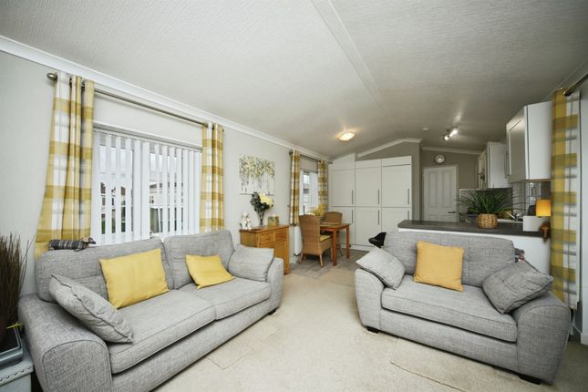 33a, Ivy House Park, Taunton photo 2