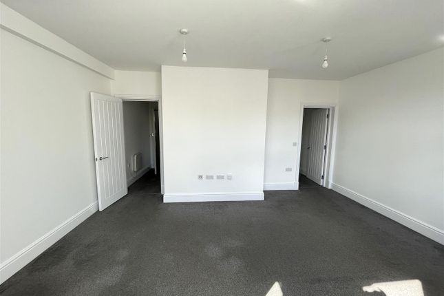 Flat to rent in Bishops Place, Sutton