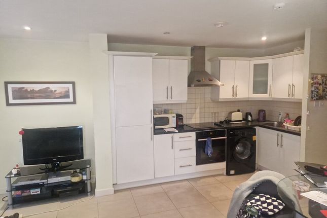 2-bed flat on 136, High Road Wood Green, London, £375,000