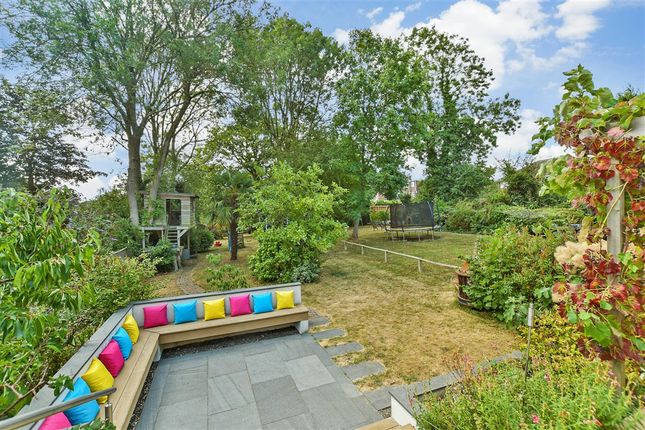 Longhurst Drive Walderslade, Chatham photo 2