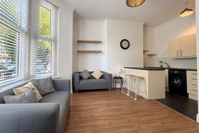 Ground Floor Flat, 35, Howard Gardens, Cardiff photo 3