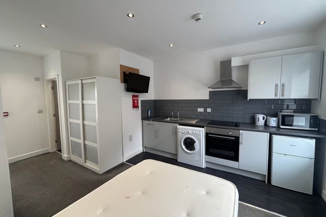 31A, Outcote Bank, HUDDERSFIELD photo 4