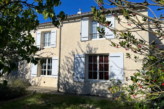Thumbnail Property for sale in Loulay, Poitou-Charentes, 17330, France