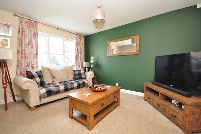 44, Drake Avenue, Caterham photo 3