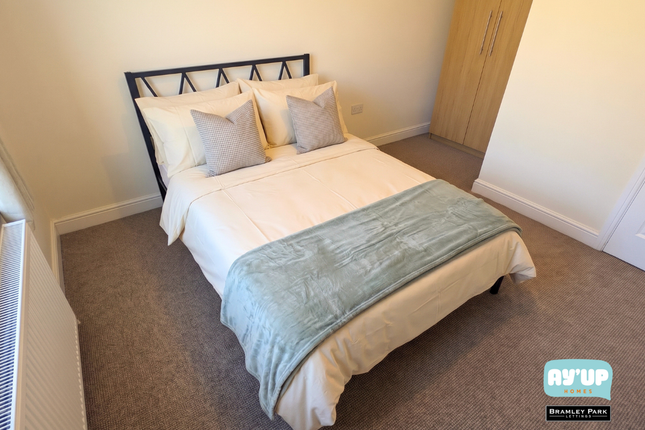 Room 1, 58 Wellington Grove, Doncaster photo 2