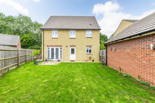 15 Herald Gardens, Abingdon photo 4