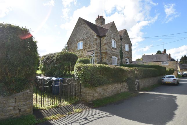 3-bed house on 56, Freehold Street, Lower Heyford, £300,000