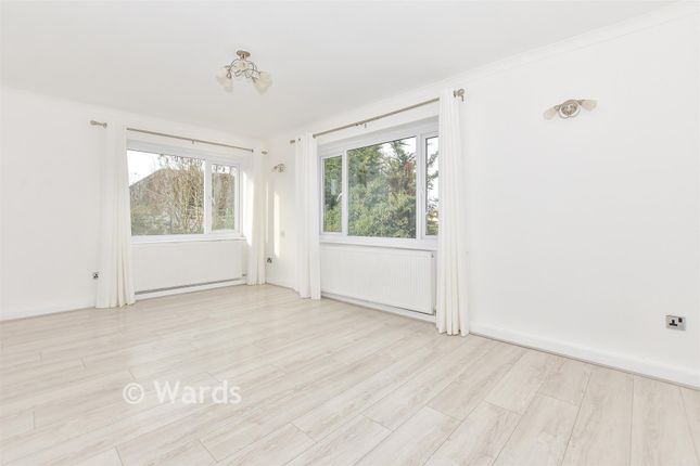 2-bed flat on Park View Court, School Lane, Maidstone, £110,000
