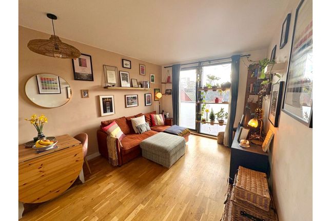 Flat 15, 10, Wynne Road, London photo 2