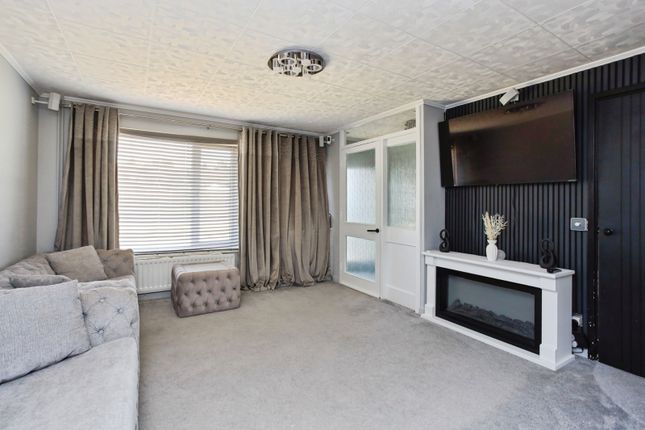 41, Longmead Way, Kent photo 4