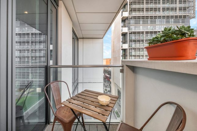Flat for sale in Carriage House, 10 City North Place