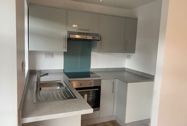 31, Fieldway Avenue, Leeds photo 2