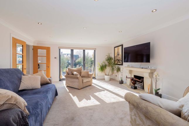 Shangrila, Cox Green Lane, Maidenhead photo 4