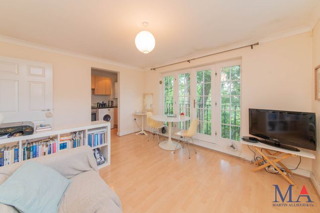 4 Lucas Court, Romeland, Elstree photo 4