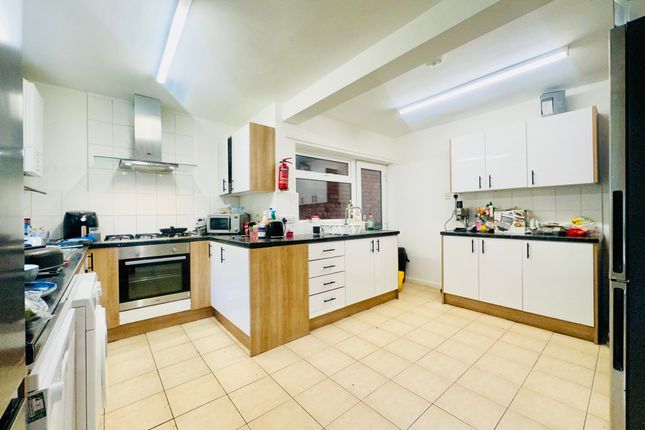 13 Rolleston Drive, Nottingham photo 4
