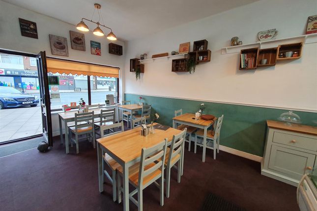 Thumbnail Restaurant/cafe for sale in Cafe &amp; Sandwich Bars BD16, Bingley, West Yorkshire