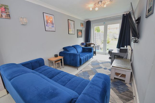 5 Farnham Avenue, Macclesfield photo 4