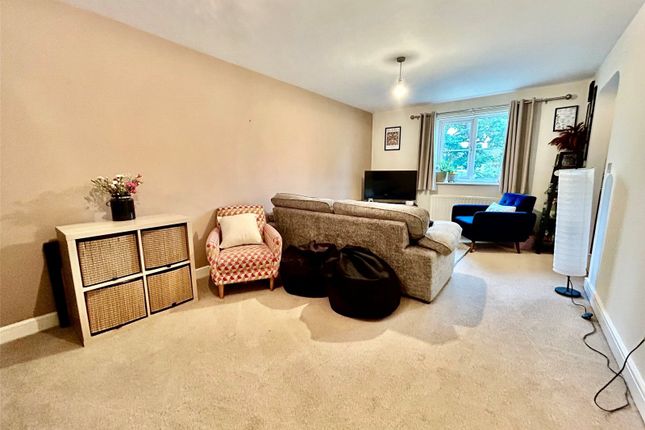 32, Abbotts Close, Preston photo 4