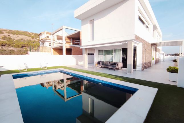 Thumbnail Villa for sale in Guardamar Del Segura, Alicante, Spain