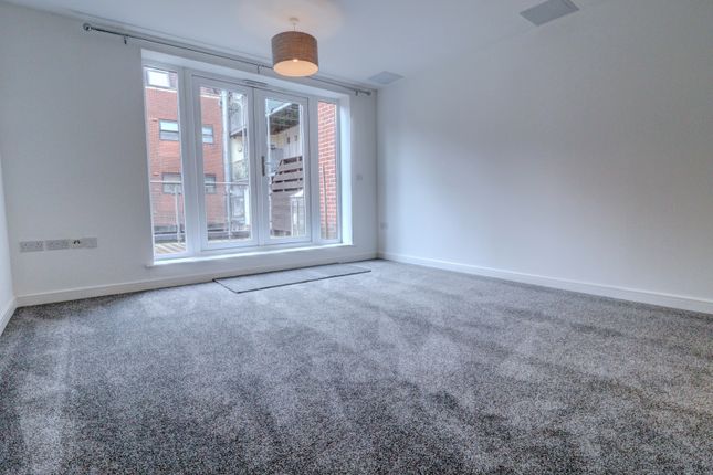 Flat to rent in Castle Street, High Wycombe, Buckinghamshire