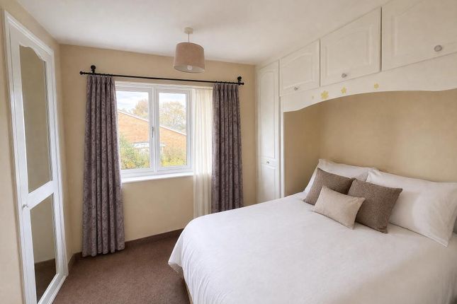 2-bed house on peel court, slough, £1,700/mo