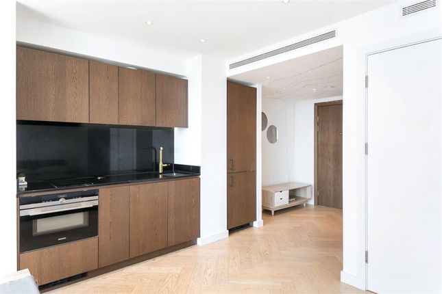 Apartment 6311, 10 Marsh Wall, London photo 4
