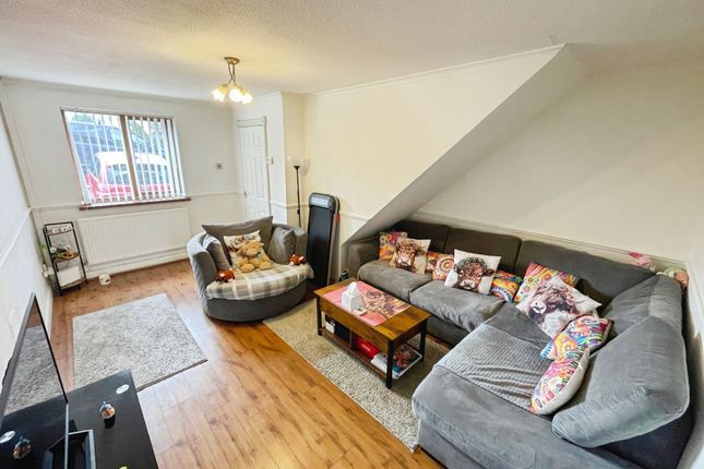 5 Davis Avenue, Bridgend photo 3