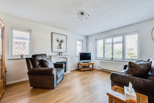 5, Colton Road, Swindon photo 4