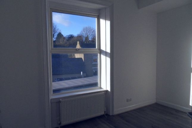 9, Gelderd Road, Batley photo 4