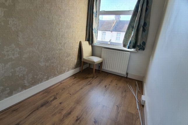 90, Thornton Heath, London photo 2