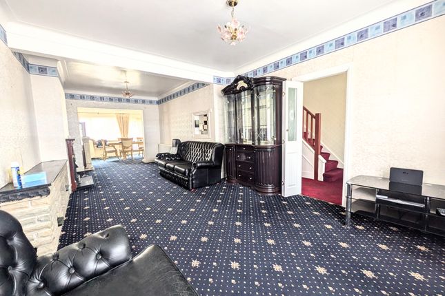 52, Woodlands Avenue, Chadwell Heath photo 3