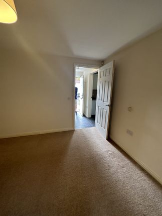4 Palmer Square, Birstall photo 3