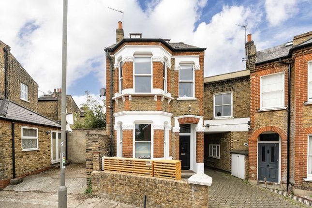 Thumbnail Flat to rent in Dingwall Road, Earlsfield