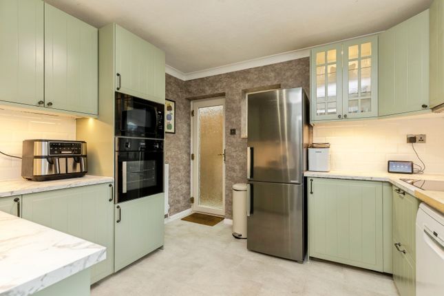 2, Steeres Hill, Horsham photo 3