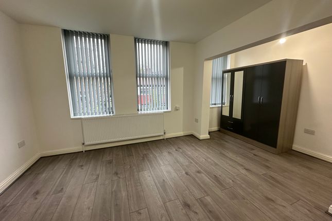 Flat 3, Manchester photo 4