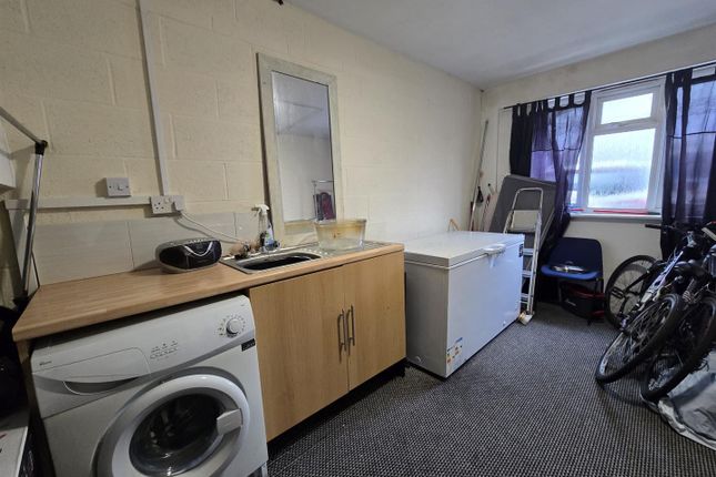 162, Essington Way, Wolverhampton photo 4