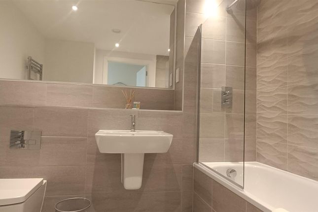 Apartment 713, Paragon, 48 Seymour Grove, Manchester photo 5