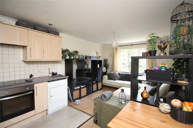 Flat 4, Arthur Court, 42, Winchester Road, Alton photo 2