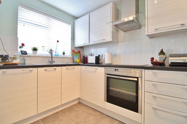 10, Barlow Close, Fareham photo 3
