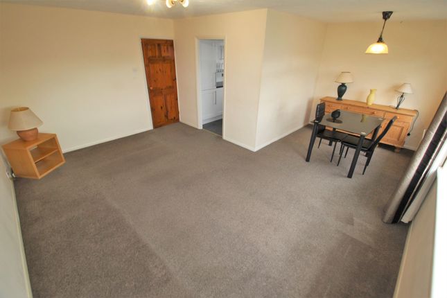 4 White Court Thornton Close, Guildford photo 2