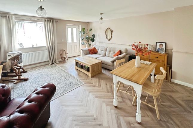4, Hornbeam Way, Wolverhampton photo 2