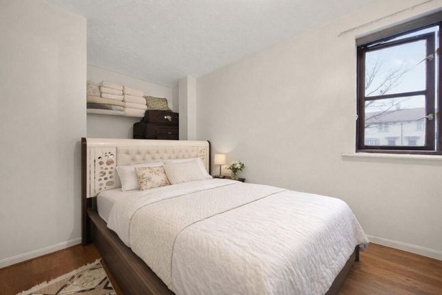 Flat 10, somerset gardens, Creighton Road, London photo 4