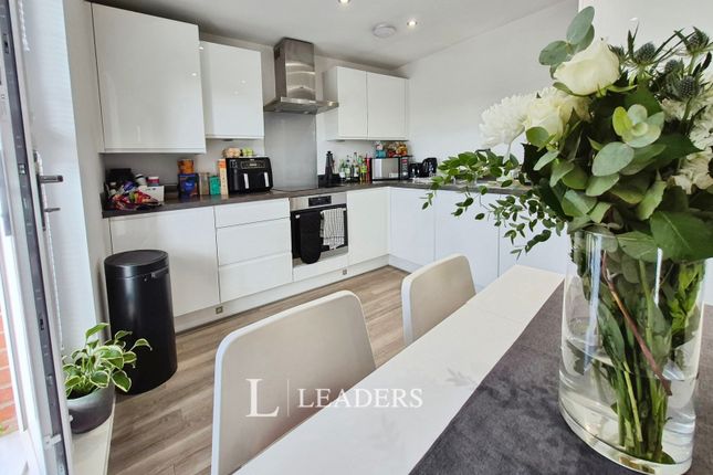 Flat 3, 6, Summerlin Drive, Milton Keynes photo 3